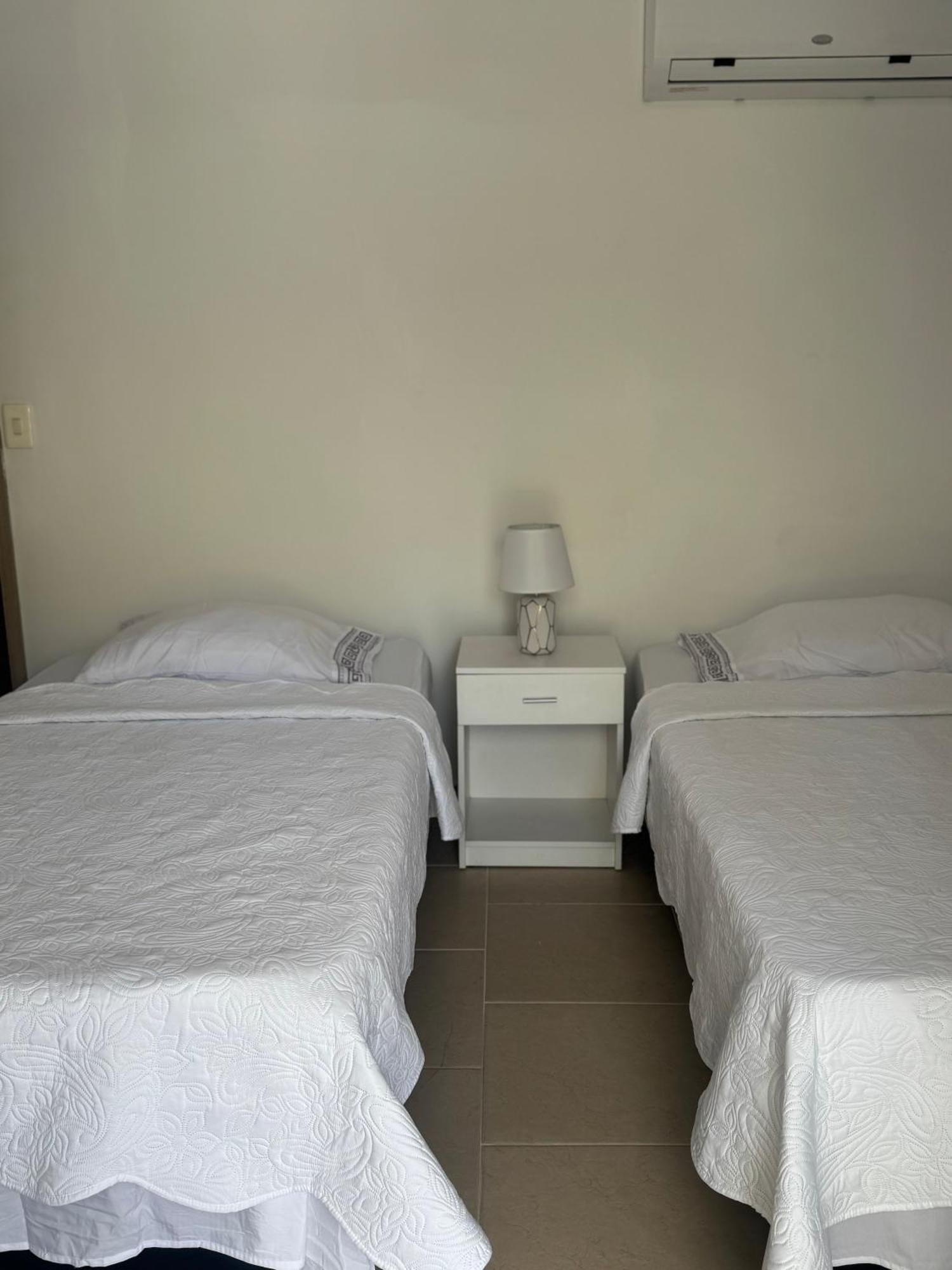 Leonor'S Guest House South West Bay Kültér fotó